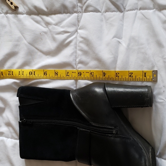 Hush Puppies Thinsulate, Black Leather Ladies Boots, Size 9. - Picture 5 of 6